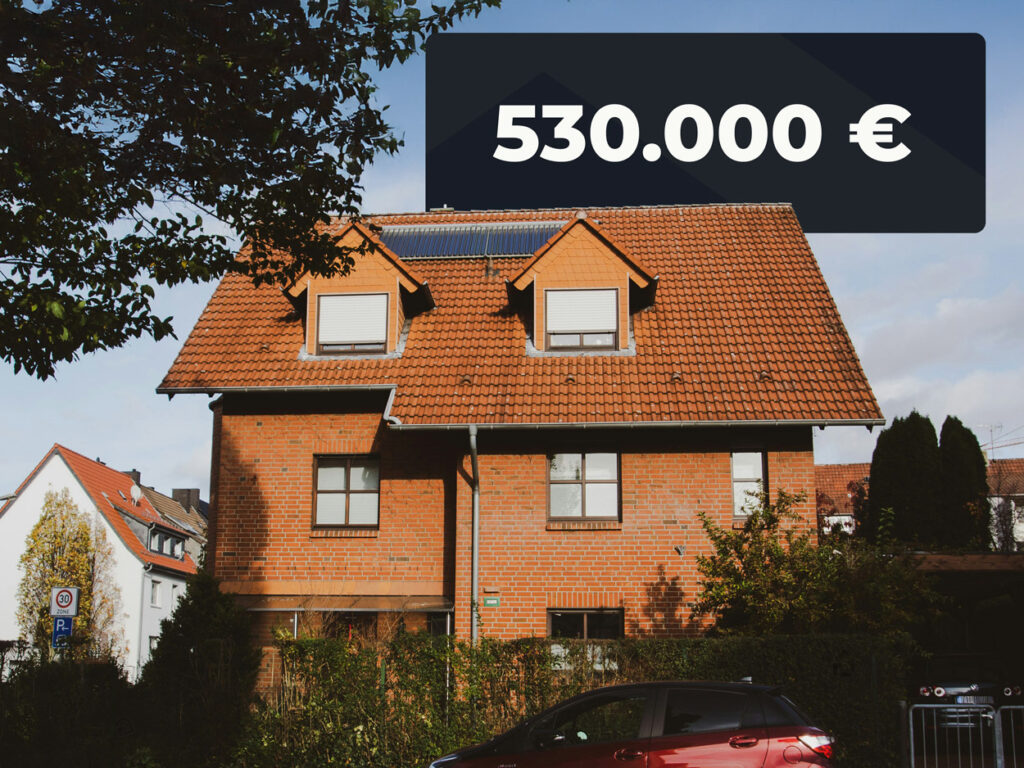 Immobiliengutachter bewertet ein Haus in Ludwigshafen am Rhein